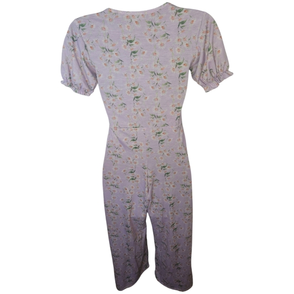 PrettyLittleThing Lilac Daisy Printed Puff Short Sleeve Culotte Jumpsuit - Picture 2 of 6